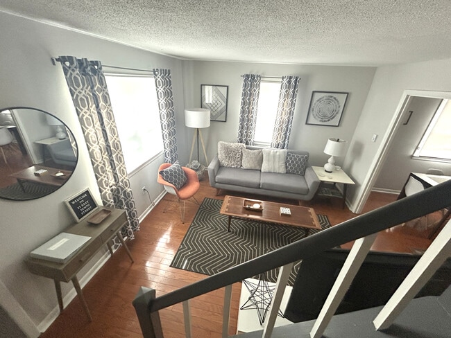 property at 33 E 9th St