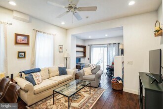 2124 Spruce St in Philadelphia, PA - Building Photo - Building Photo