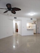 8205 Lake Dr in Doral, FL - Building Photo - Building Photo