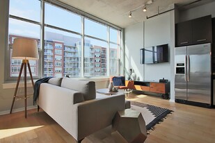 1187 S Delano Ct in Chicago, IL - Building Photo