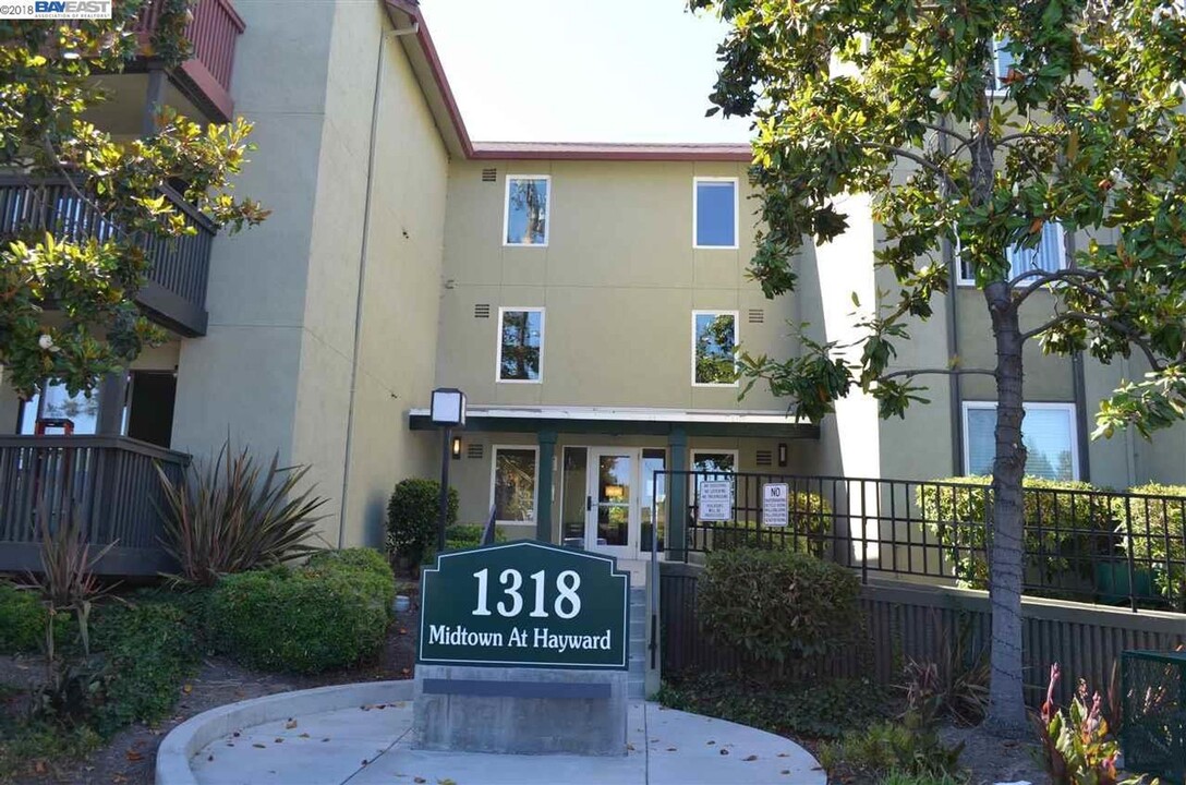 1318 B St in Hayward, CA - Building Photo