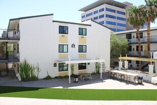 214 S 8th St in Las Vegas, NV - Building Photo