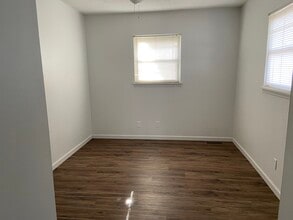 20 Kimbell Ct, Unit Peaceful Oaks Cottage in Greenville, SC - Building Photo - Building Photo