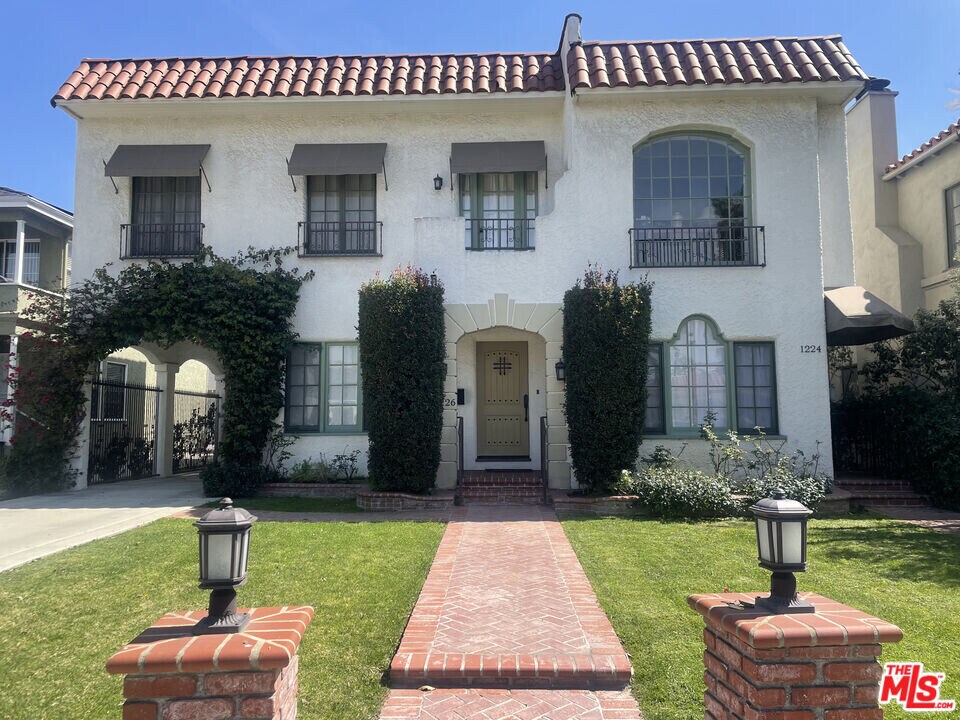 1224 Burnside Ave in Los Angeles, CA - Building Photo