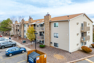 Wellington Condominiums in Lakewood, CO - Building Photo - Building Photo