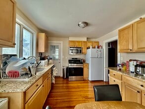 185 Powder House Blvd, Unit 2 in Somerville, MA - Foto de edificio - Building Photo