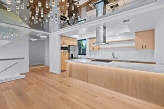 9301 Burton Wy in Beverly Hills, CA - Building Photo - Building Photo