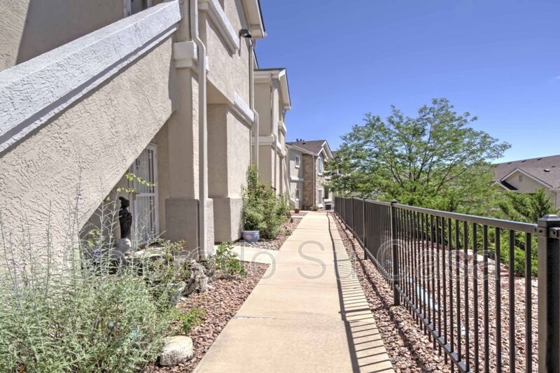 3895 Strawberry Field Grove-Unit -Unit D in Colorado Springs, CO - Building Photo