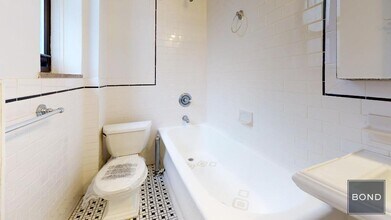 305 W 45th St in New York, NY - Building Photo - Building Photo