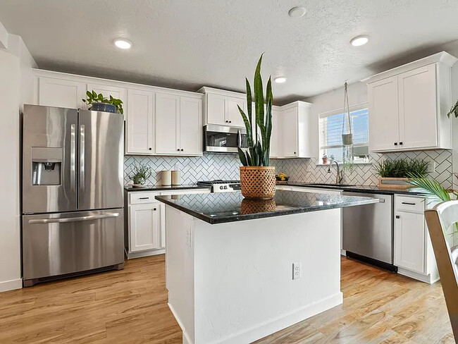 6122 S Carlburg Ave in Boise, ID - Building Photo - Building Photo
