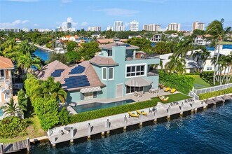 70 Bay Colony Ln in Fort Lauderdale, FL - Building Photo - Building Photo