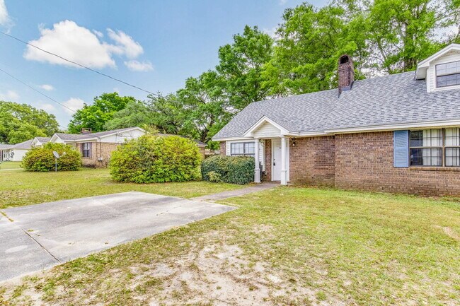 1025 Sable Dr-Unit -A in Pensacola, FL - Building Photo - Building Photo
