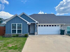 Aria Village in Whitehouse, TX - Building Photo