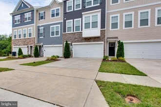 7964 Patterson Wy in Severn, MD - Foto de edificio - Building Photo