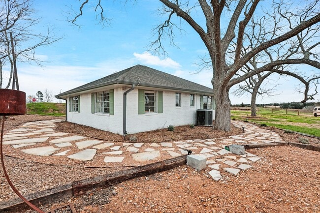 9252 FM949 in Cat Spring, TX - Building Photo - Building Photo