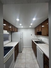 14311 N Kendall Dr in Miami, FL - Building Photo - Building Photo