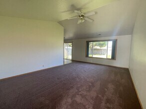 2275 Silverbrook Ct in Mckinleyville, CA - Building Photo - Building Photo