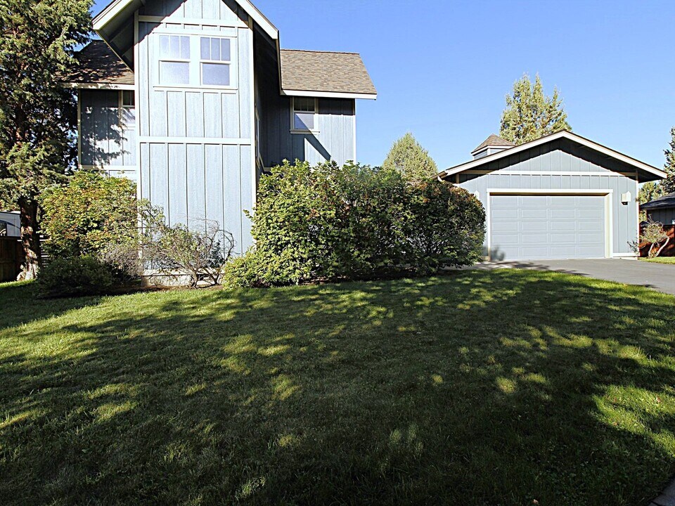 20812 Liberty Ln in Bend, OR - Building Photo