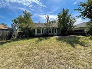 200 E Laredo Pl in Broken Arrow, OK - Building Photo - Building Photo