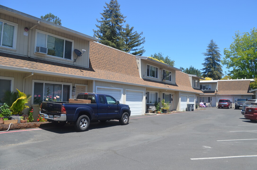 1270 Slater St in Santa Rosa, CA - Building Photo