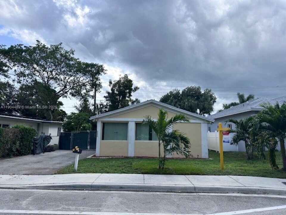 2898 NW 6th Ct in Fort Lauderdale, FL - Building Photo
