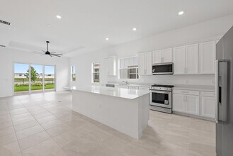 10494 Northbrook Cir in Palm Beach Gardens, FL - Building Photo - Building Photo