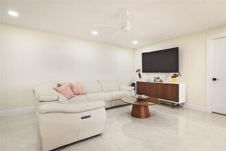 2800 N Ocean Dr, Unit B-9A in Riviera Beach, FL - Foto de edificio - Building Photo