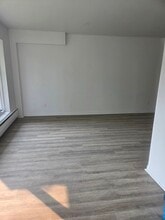 250 Alexis-Nihon Boul in St. Laurent, QC - Building Photo - Building Photo