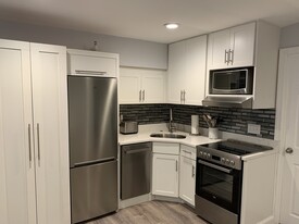 122 Beacon St, Unit 1 Apartamentos