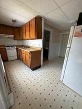 399 Center St-Unit -4 in Bangor, ME - Foto de edificio - Building Photo