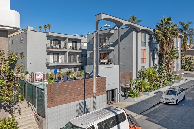 Park Plaza Apartments in Los Angeles, CA - Foto de edificio - Building Photo