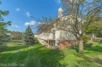 5652 Drake Hollow Dr E in West Bloomfield Township, MI - Building Photo - Building Photo