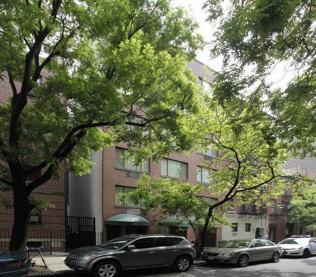 221 E 21st St in New York, NY - Foto de edificio - Building Photo