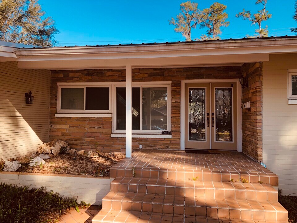 2156 NW 4th Pl, Unit Main house in Gainesville, FL - Building Photo