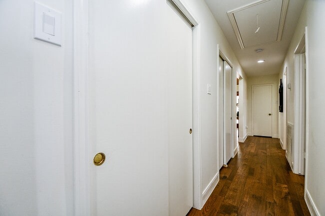 property at 922 Chantilly Ln