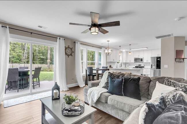 3297 Walter Dr in Johns Island, SC - Building Photo - Building Photo