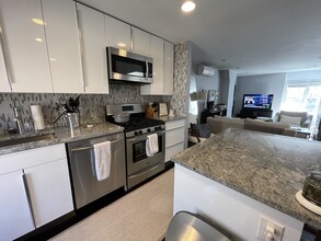 37 Gray St, Unit 3 in Boston, MA - Foto de edificio - Building Photo