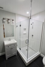 460 Saratoga St, Unit 2 in Boston, MA - Foto de edificio - Building Photo