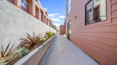 1128 Stanley Ave, Unit B in Glendale, CA - Foto de edificio - Building Photo