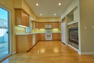 973 B St in Ashland, OR - Building Photo - Building Photo