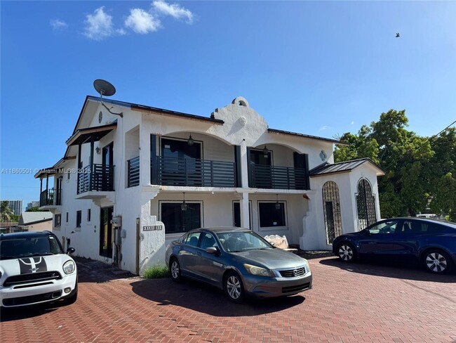 3130 SW 16th St in Miami, FL - Foto de edificio - Building Photo