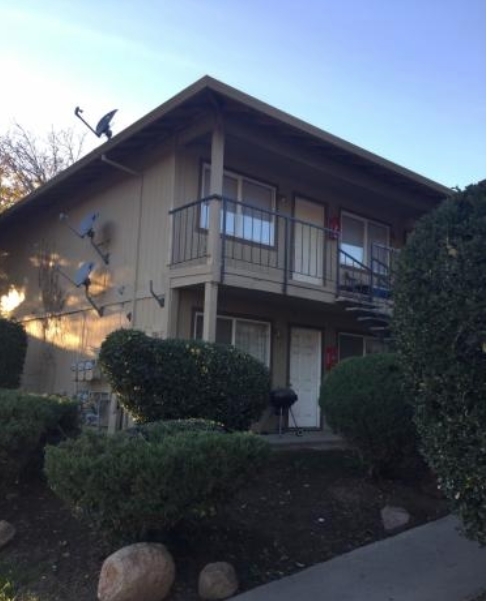 Valley Oak Apartments in Yuba City, CA - Building Photo