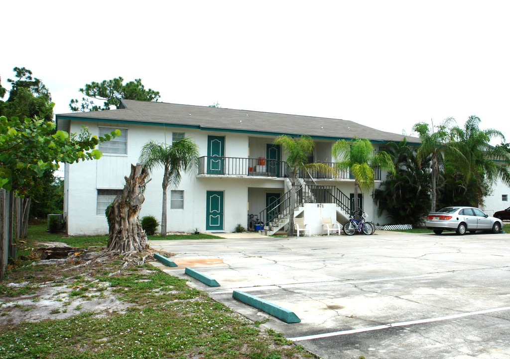 876-871 Sunset in Stuart, FL - Building Photo