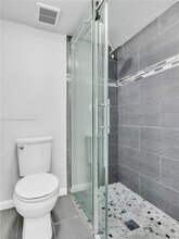 500 W Park Dr in Miami, FL - Building Photo - Building Photo