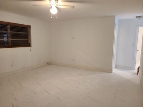 375 E 8th St in Hialeah, FL - Building Photo - Building Photo