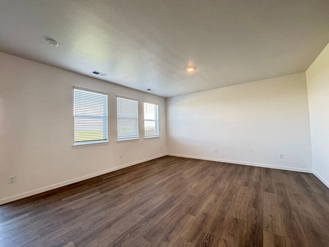 6015 Holstein Dr in Fort Collins, CO - Building Photo - Building Photo