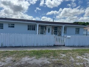 17100 NE 3rd Ct in North Miami Beach, FL - Building Photo - Building Photo