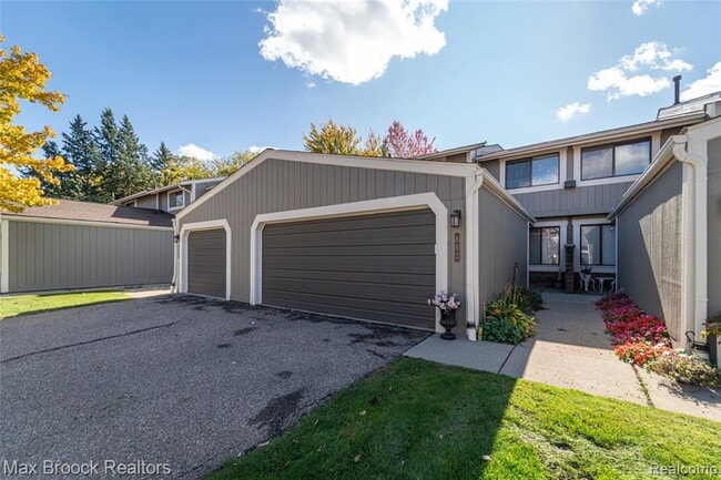 property at 862 Yorktown Ct