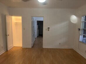 1267 S Dunsmuir Ave, Unit 1 in Los Angeles, CA - Foto de edificio - Building Photo