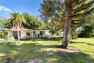 1373 Morningside Dr in Ft. Myers, FL - Building Photo